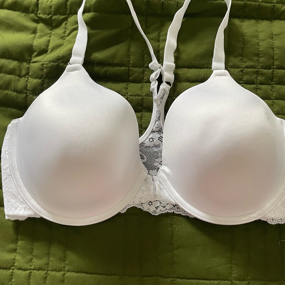 White racerback Maidenform bra. 36DD